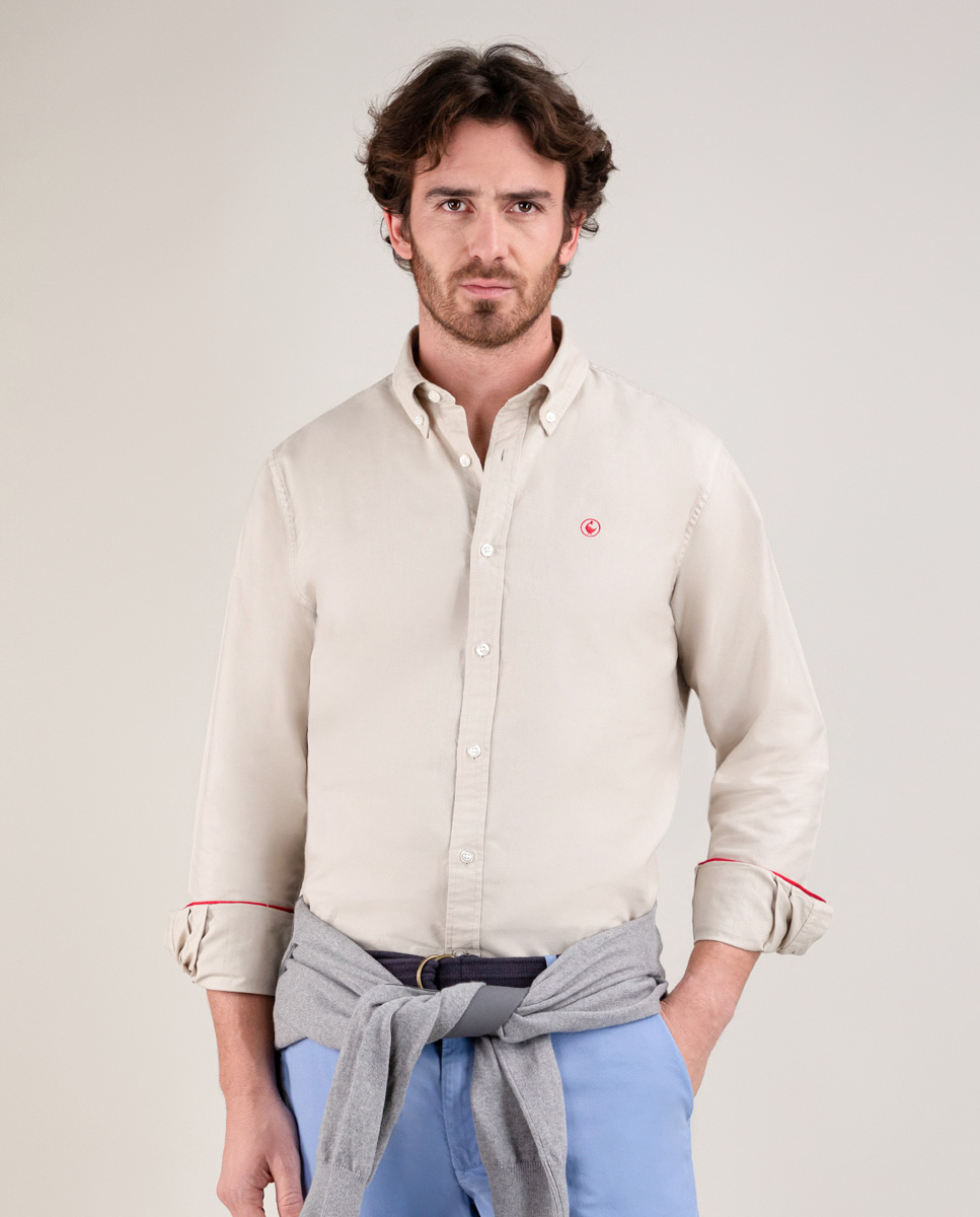 Camisa de algodão bege tingida com roupa