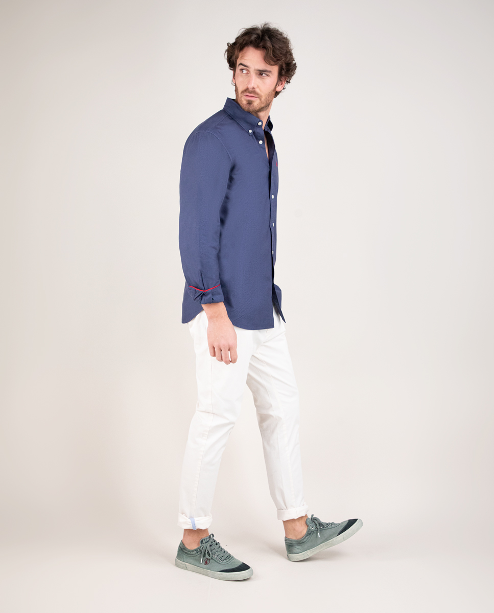 Camisa de algodão azul marinho tingida com tecido