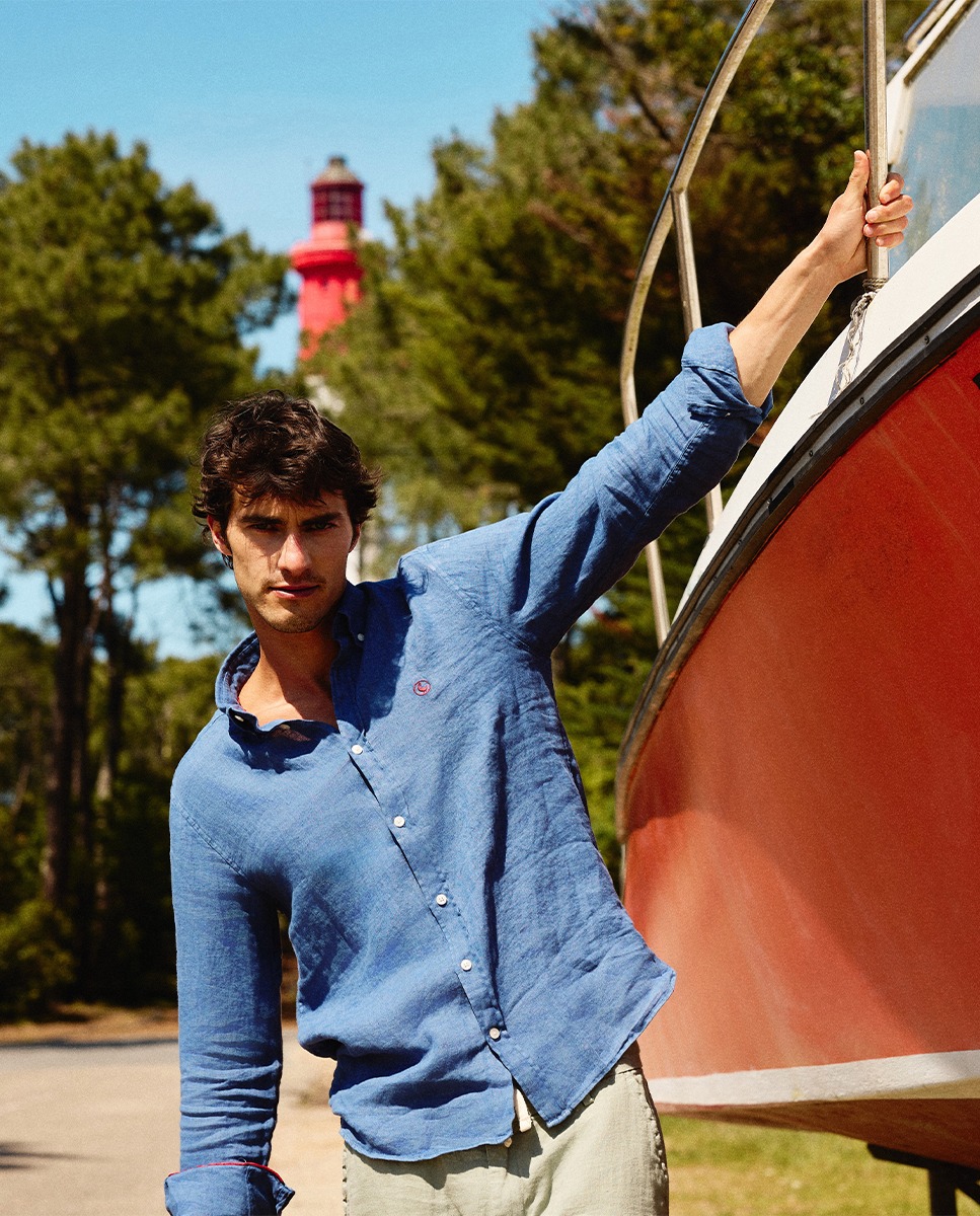 Camisa tingida de linho azul marinho