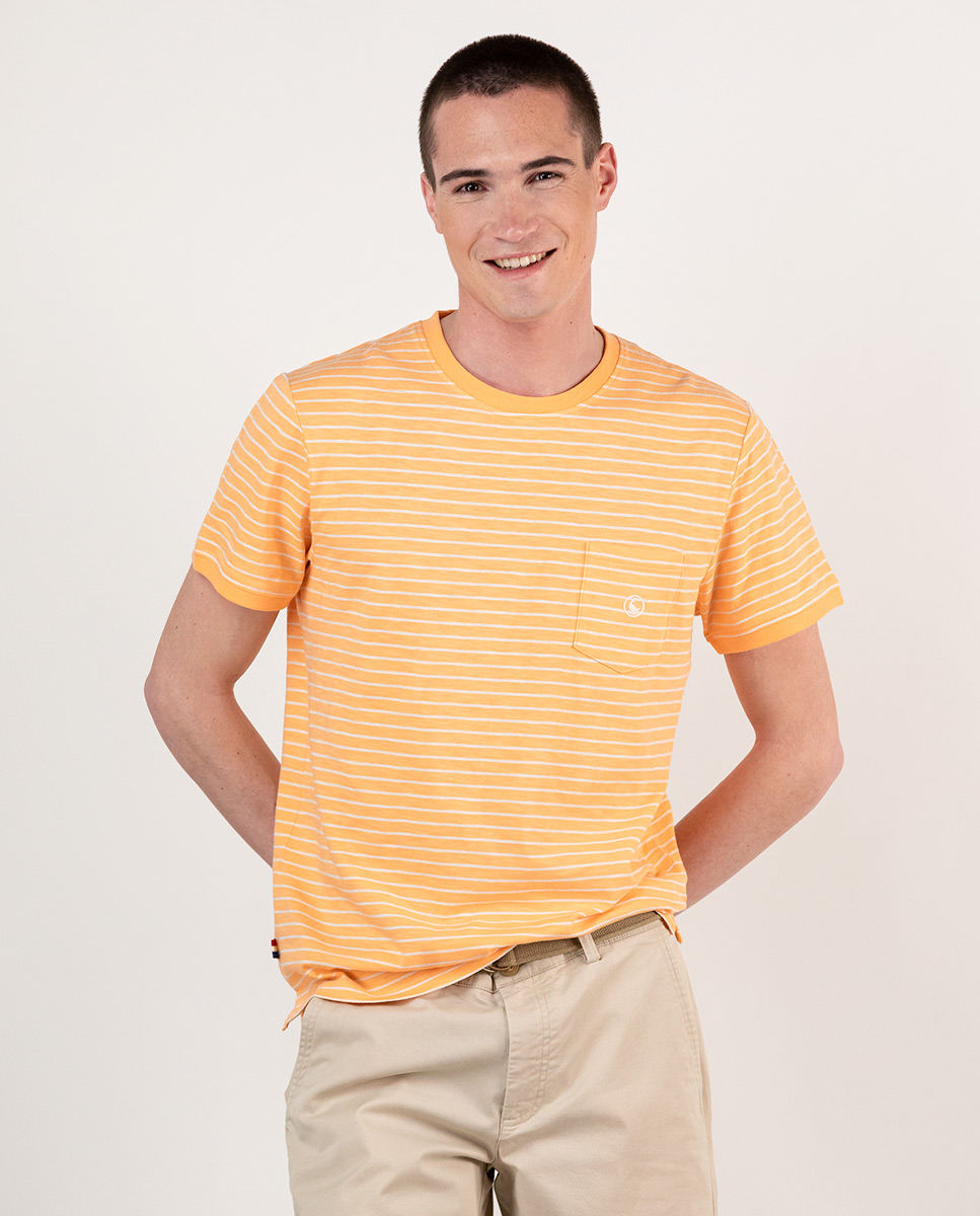 Camiseta listrada laranja fundo cru