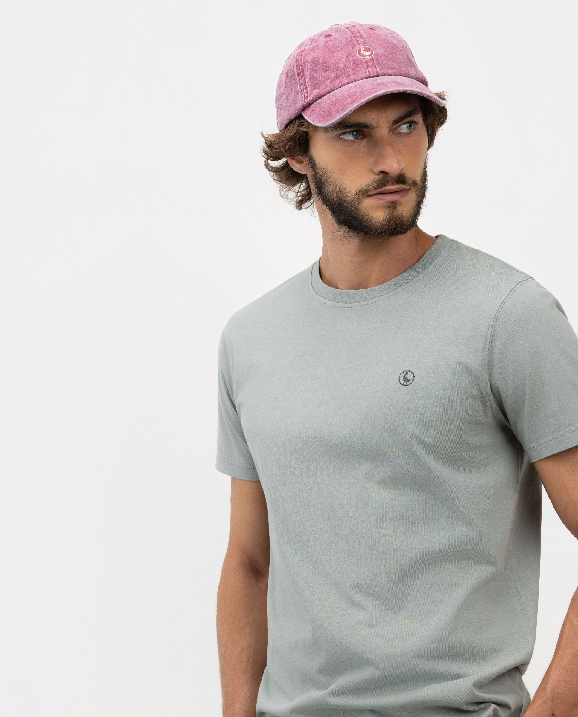 Einfaches mittelgrünes T-Shirt