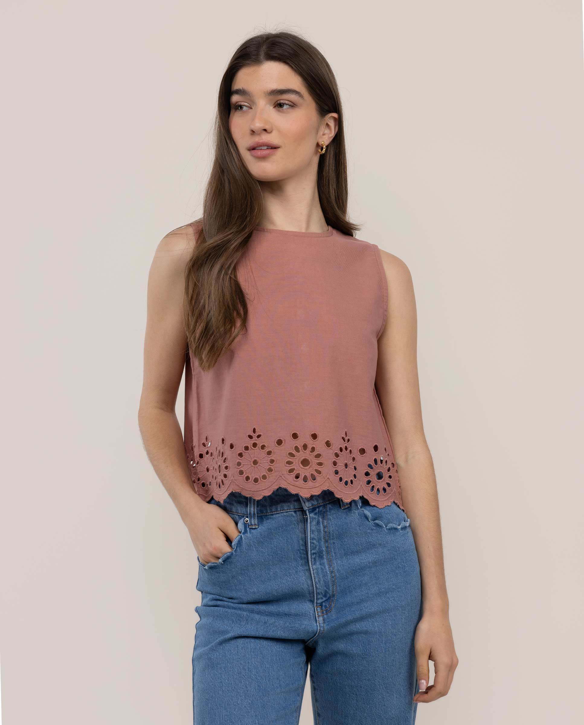 Top Cloe Bordados Calados Rosa