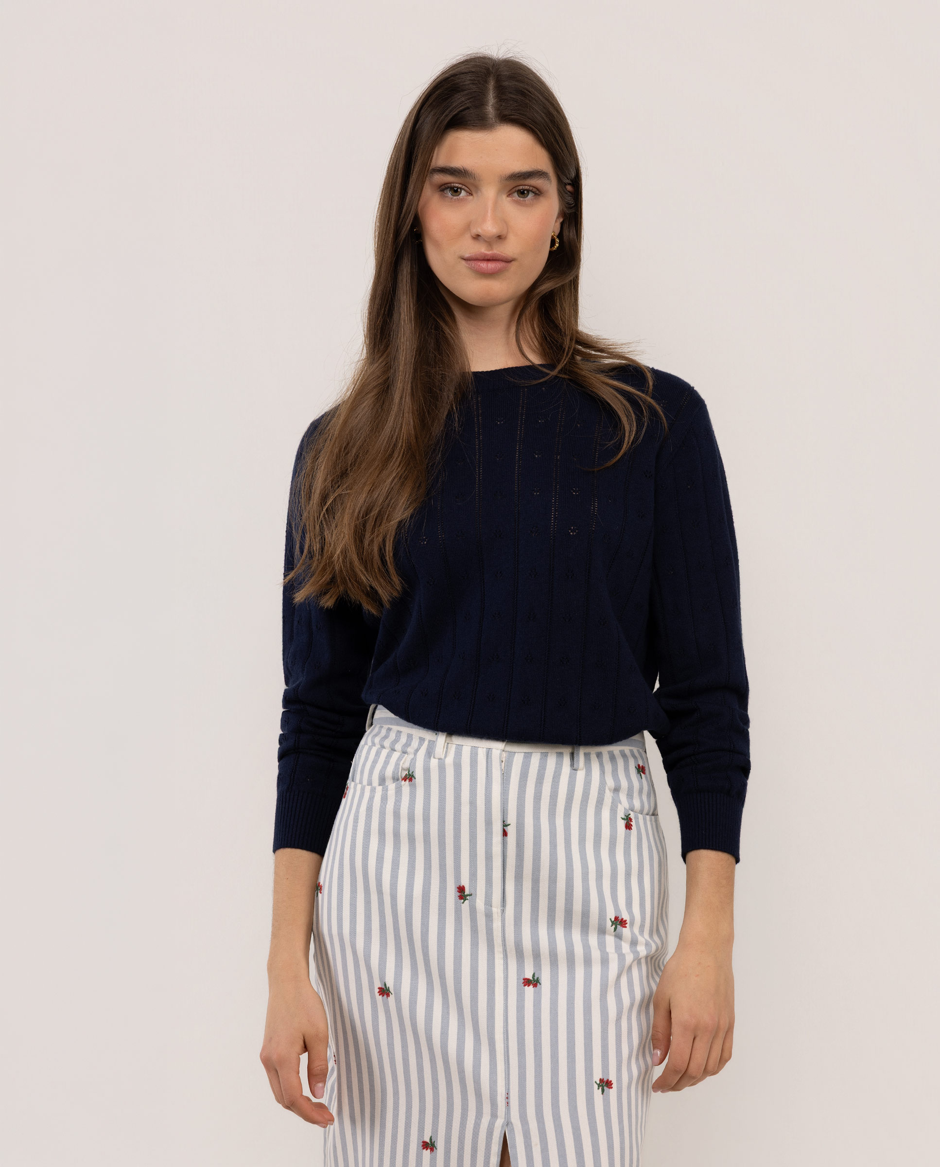 Camisa azul marinho Audrey com detalhes vazados