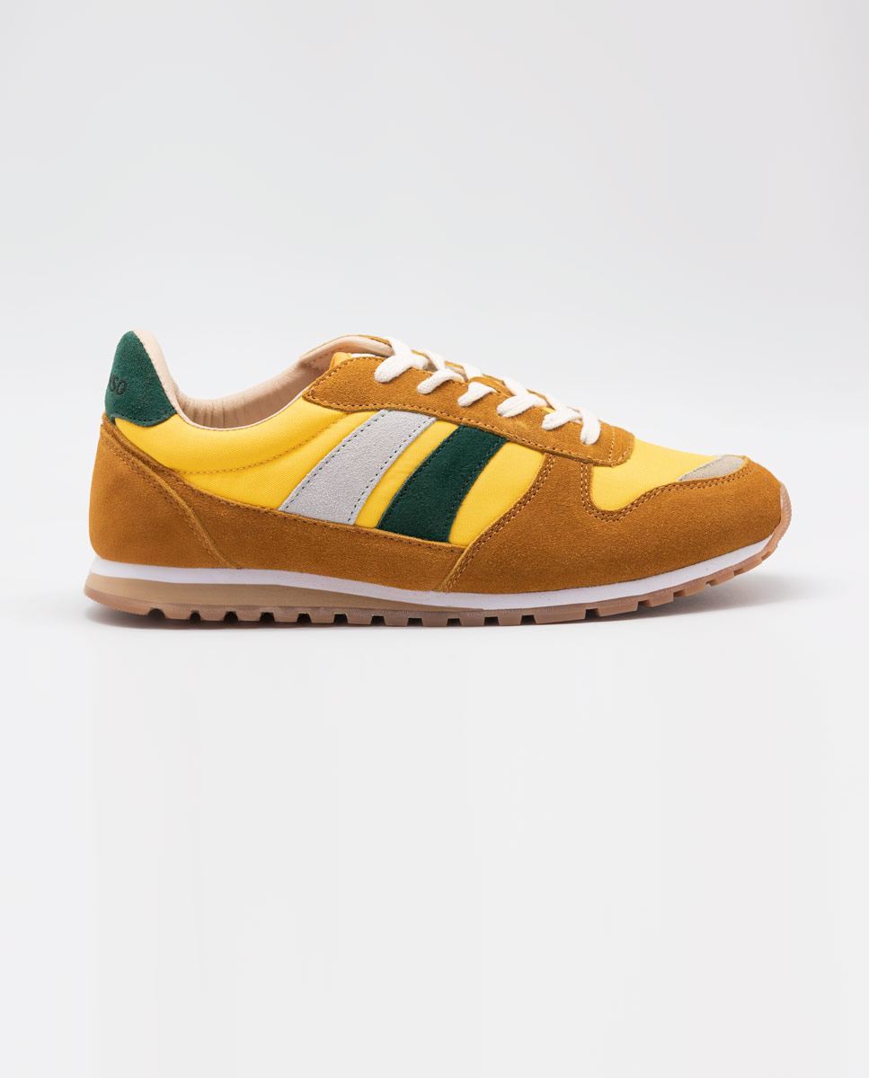 Jogging Yellow Stripes