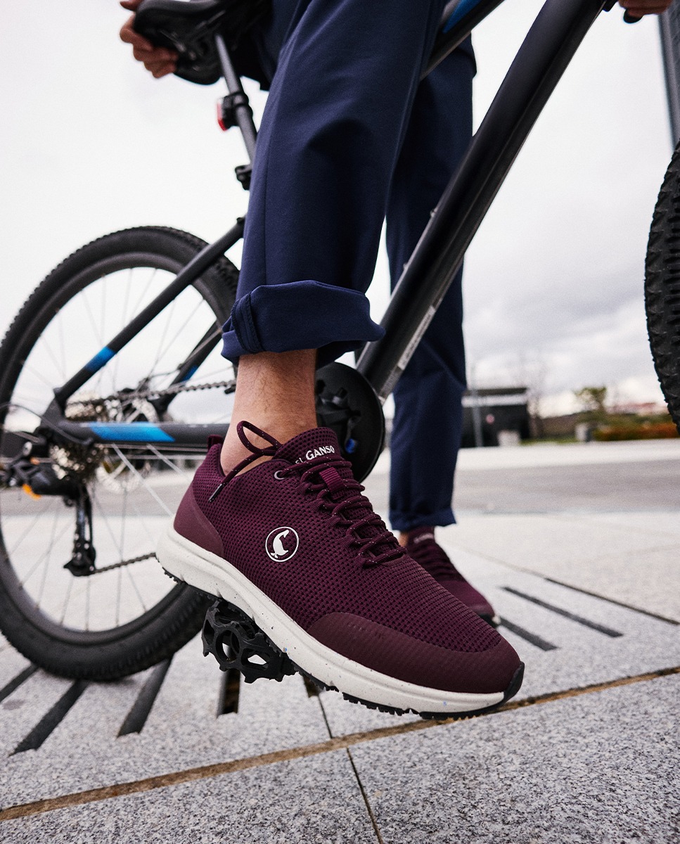 Zapatilla Resistente al Agua Granate