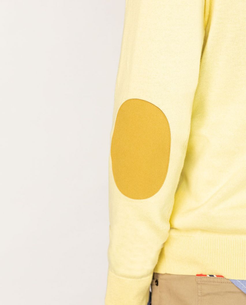 Suéter amarelo com decote em V