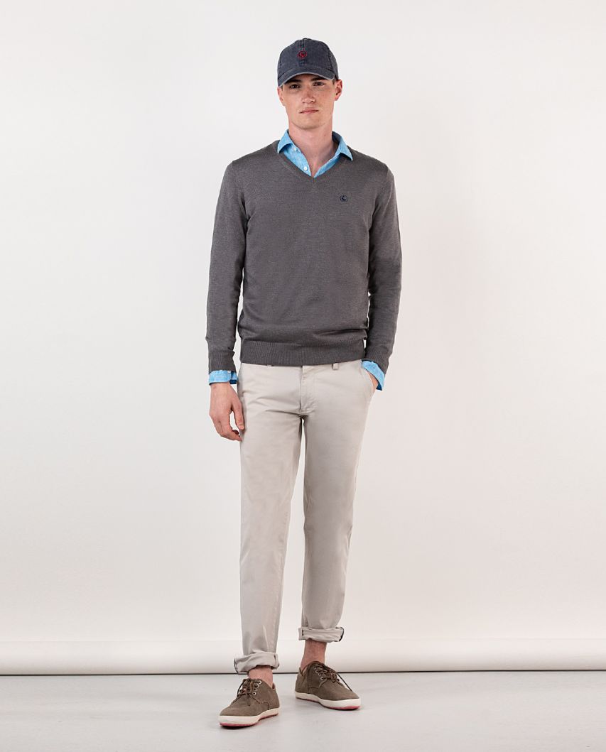/1/0/1090s230035_Jersey_Cuello_Pico_Gris_Melange_4099.jpg