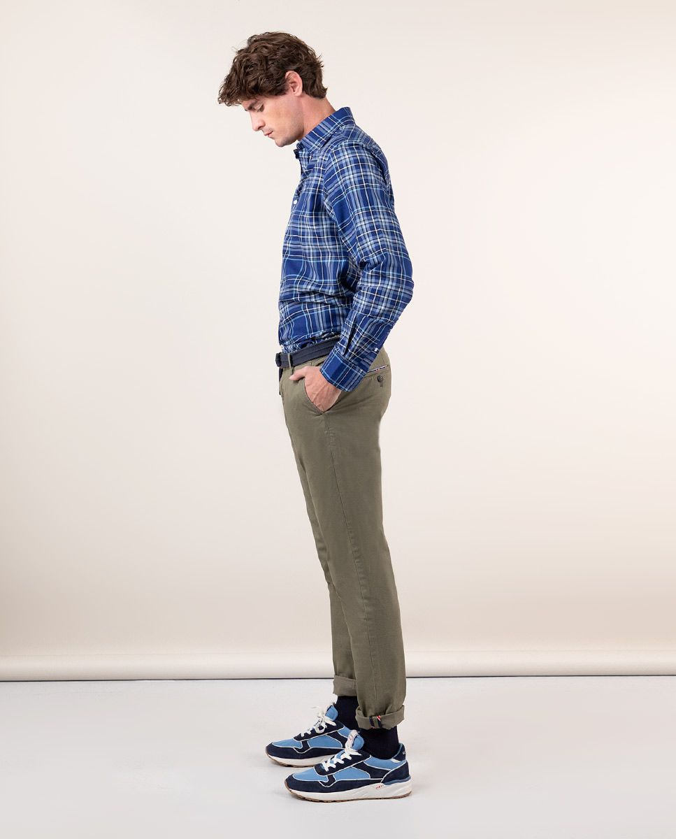 Pantalon kaki camisa 2025 blanca